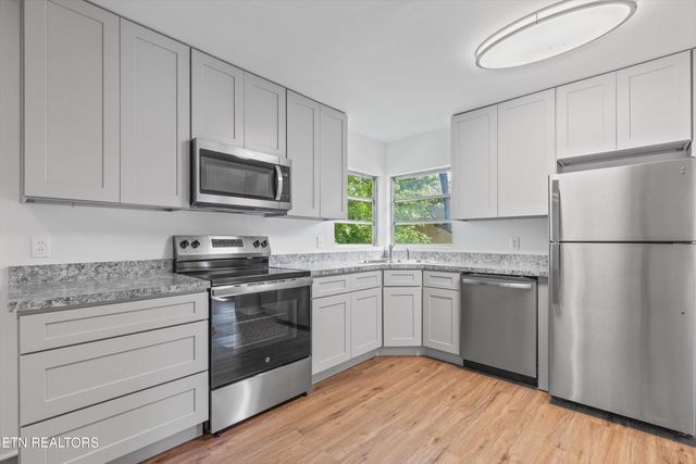 1633 Hutchinson Ave, Knoxville, TN 37917