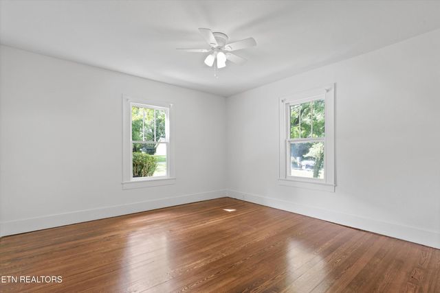 1633 Hutchinson Ave, Knoxville, TN 37917