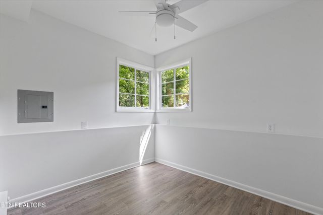 1633 Hutchinson Ave, Knoxville, TN 37917