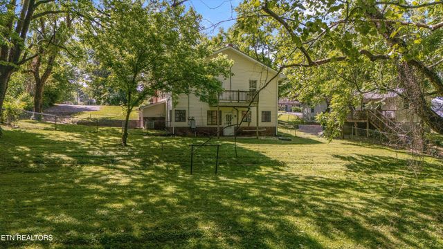 1633 Hutchinson Ave, Knoxville, TN 37917