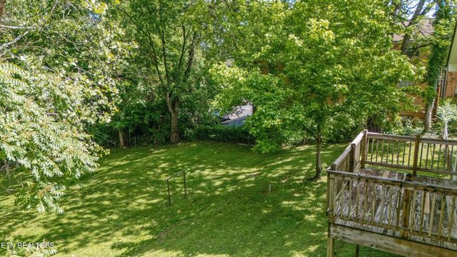 1633 Hutchinson Ave, Knoxville, TN 37917
