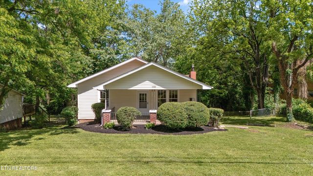 1633 Hutchinson Ave, Knoxville, TN 37917