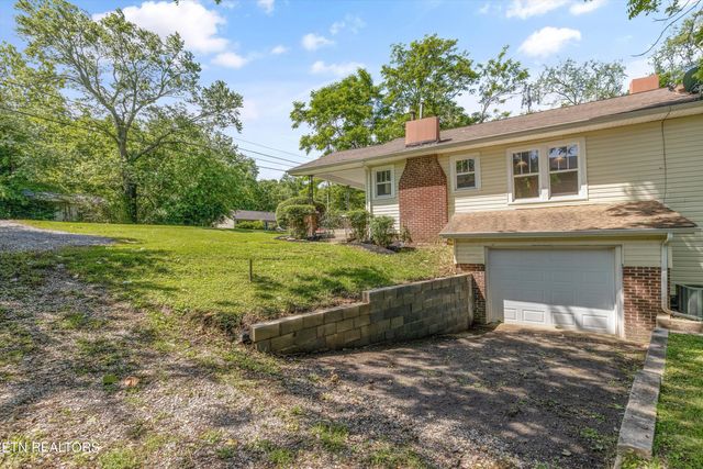 1633 Hutchinson Ave, Knoxville, TN 37917
