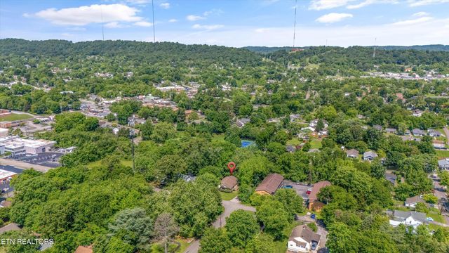 1633 Hutchinson Ave, Knoxville, TN 37917