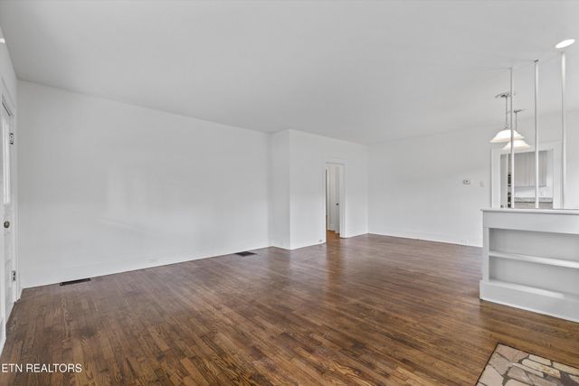 1633 Hutchinson Ave, Knoxville, TN 37917