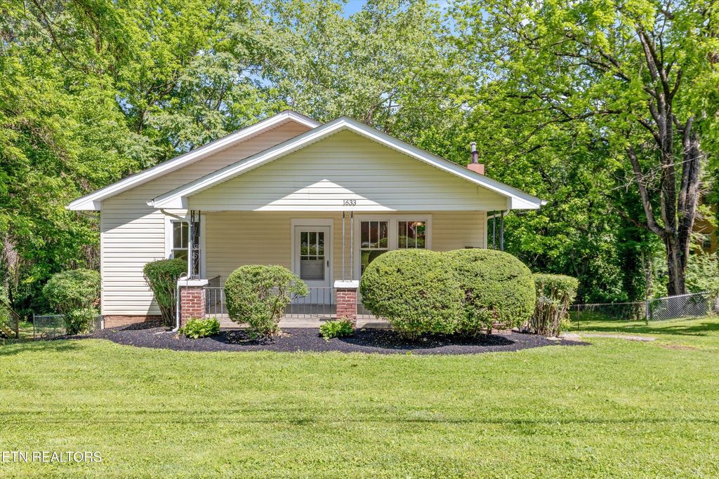 1633 Hutchinson Ave, Knoxville, TN 37917