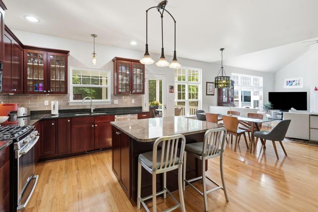 1806 Briam Drive, Valparaiso, IN 46383