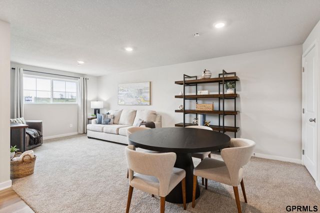 8804 S 185th Street, Gretna, NE 68136