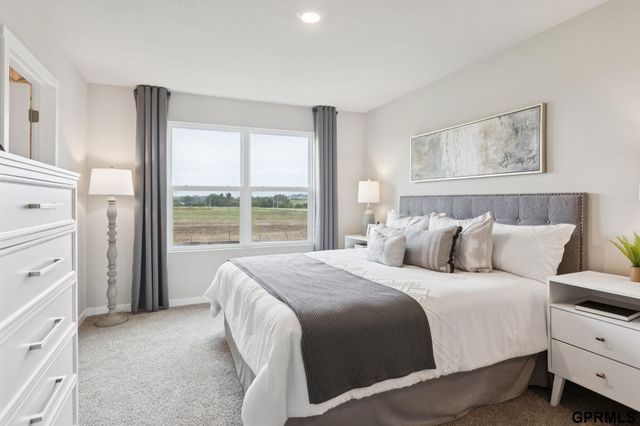 8804 S 185th Street, Gretna, NE 68136