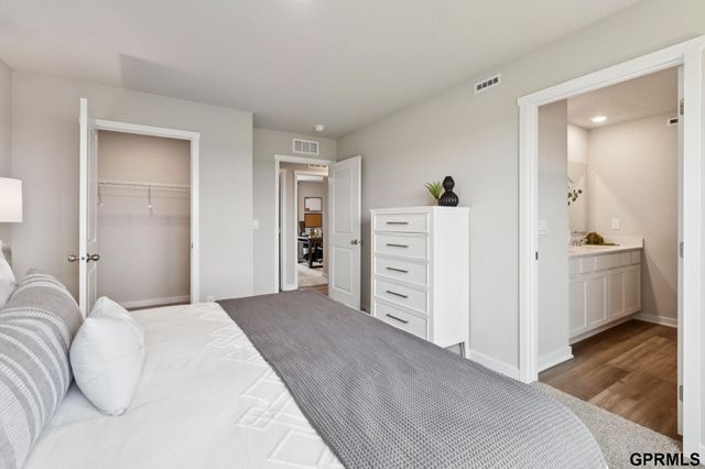 8804 S 185th Street, Gretna, NE 68136