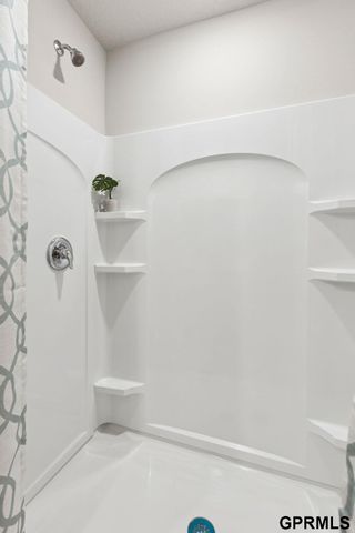 8804 S 185th Street, Gretna, NE 68136