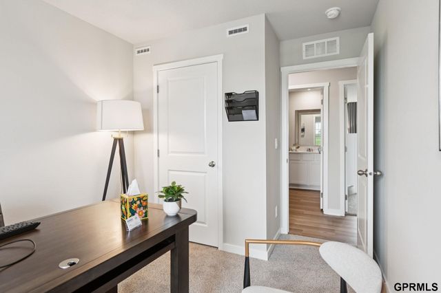 8804 S 185th Street, Gretna, NE 68136