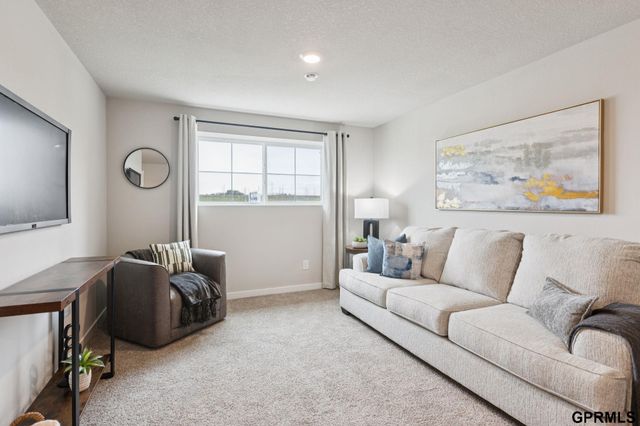 8804 S 185th Street, Gretna, NE 68136