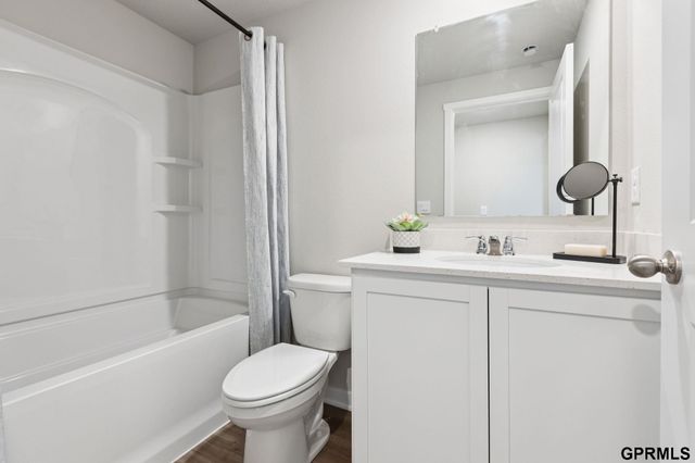 8804 S 185th Street, Gretna, NE 68136