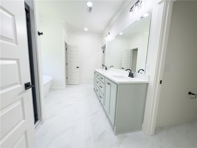 3 Larkhall Circle, Bella Vista, AR 72715
