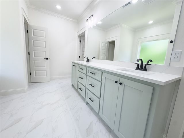 3 Larkhall Circle, Bella Vista, AR 72715