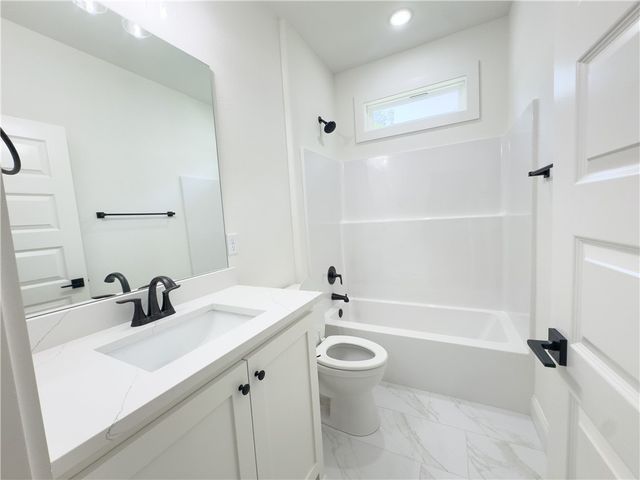 3 Larkhall Circle, Bella Vista, AR 72715