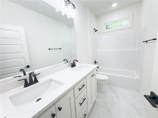 3 Larkhall Circle, Bella Vista, AR 72715