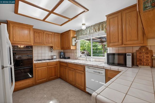 4476 Saint John Ln, Pittsburg, CA 94565