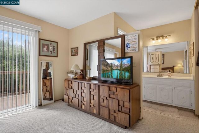 4476 Saint John Ln, Pittsburg, CA 94565