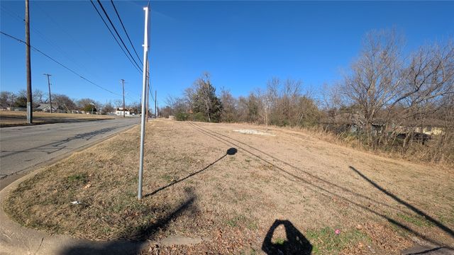 1103 N Broughton Street, Sherman, TX 75090