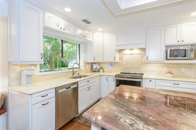 3041 BRAELOCH CIRCLE E, Clearwater, FL 33761