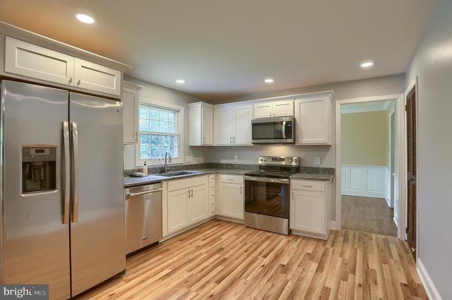 408 CANDLEWYCK RD, Camp Hill, PA 17011