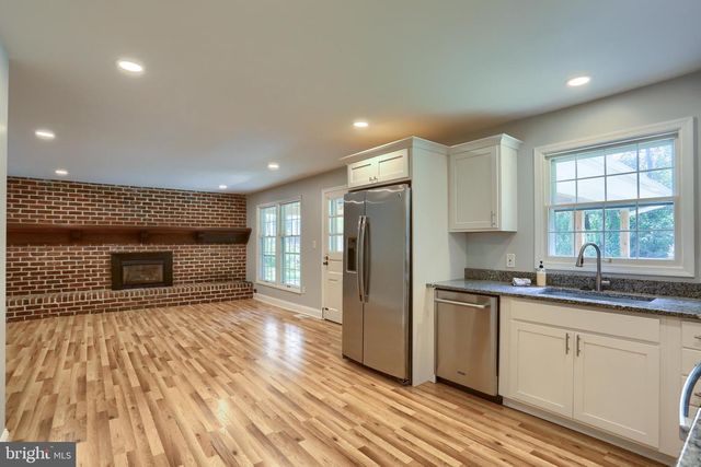408 CANDLEWYCK RD, Camp Hill, PA 17011