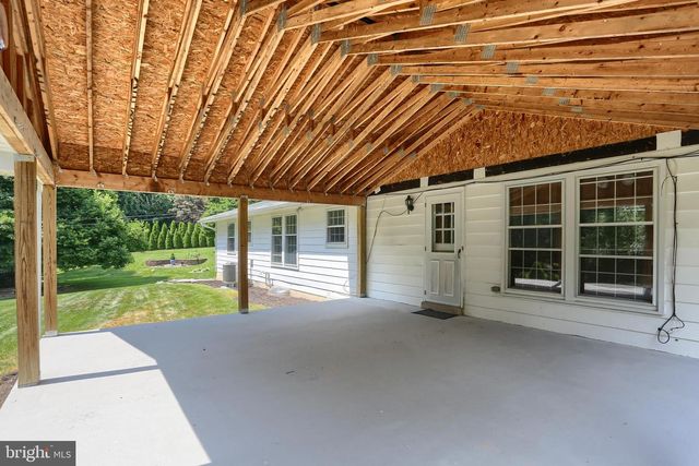 408 CANDLEWYCK RD, Camp Hill, PA 17011