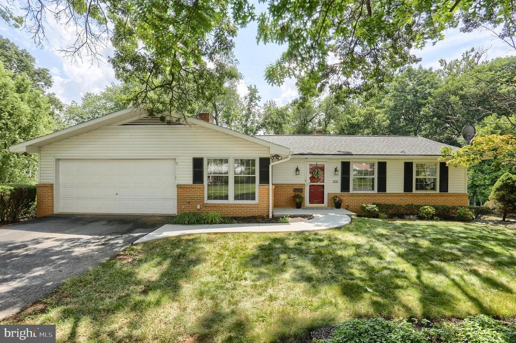 408 CANDLEWYCK RD, Camp Hill, PA 17011