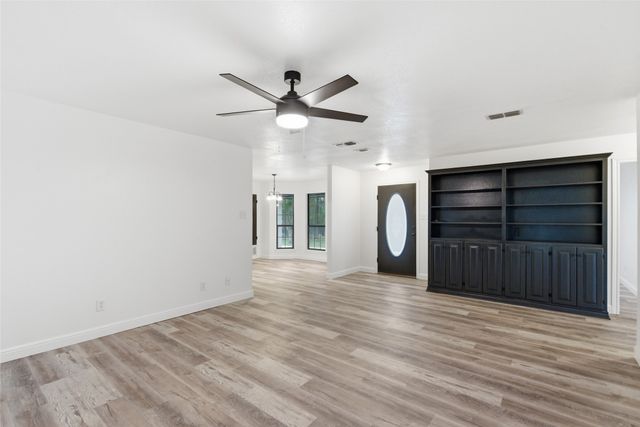 1070 Diamond Oaks Road, Stephenville, TX 76401