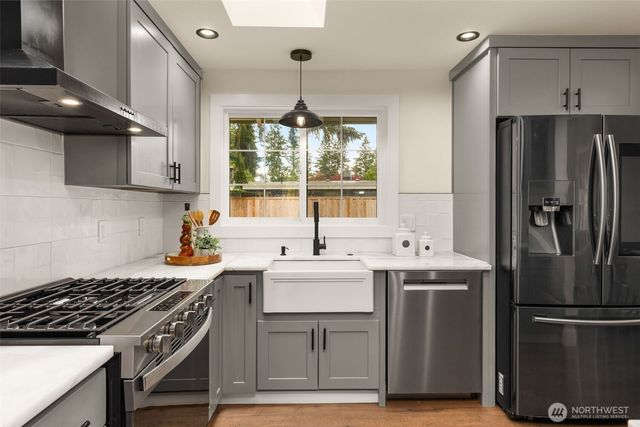 627 166th Avenue NE, Bellevue, WA 98008