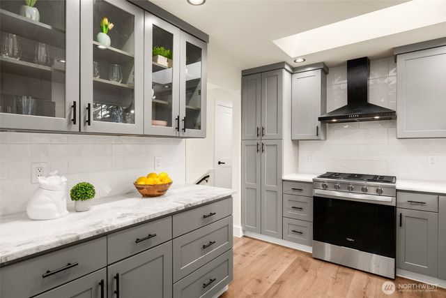 627 166th Avenue NE, Bellevue, WA 98008