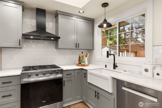 627 166th Avenue NE, Bellevue, WA 98008