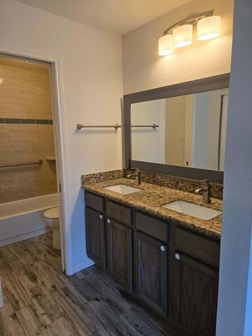10555 Turtlewood Court 2104, Houston, TX 77072