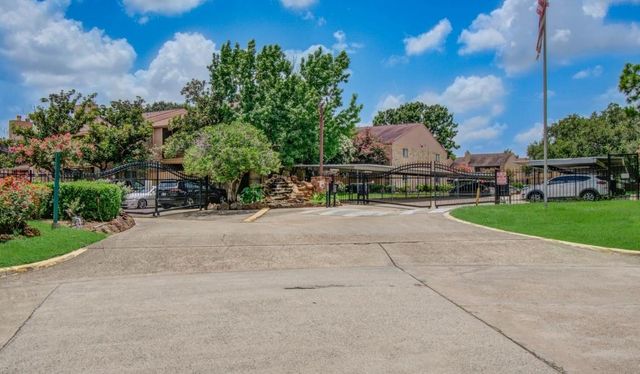 10555 Turtlewood Court 2104, Houston, TX 77072