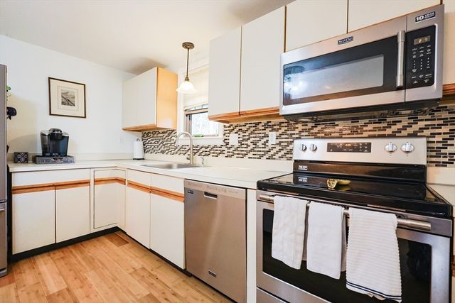 195 Falmouth Rd 3A, Mashpee, MA 02649
