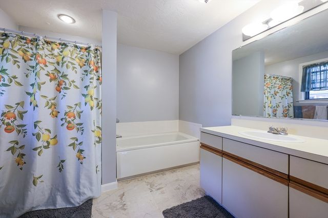 195 Falmouth Rd 3A, Mashpee, MA 02649