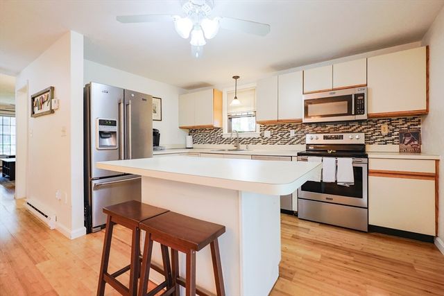 195 Falmouth Rd 3A, Mashpee, MA 02649