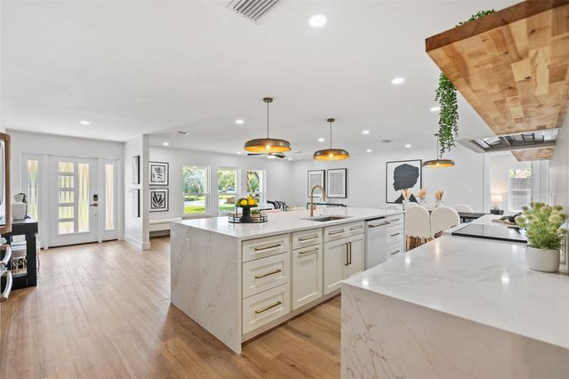 670 VENICE LANE, Sarasota, FL 34242