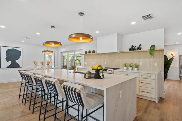 670 VENICE LANE, Sarasota, FL 34242