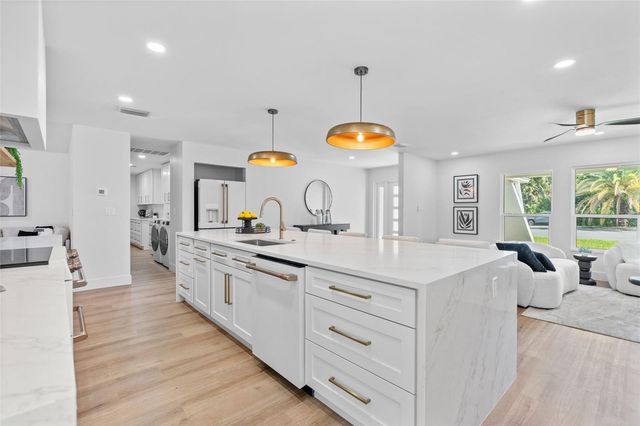 670 VENICE LANE, Sarasota, FL 34242