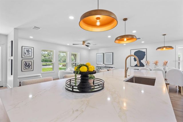 670 VENICE LANE, Sarasota, FL 34242
