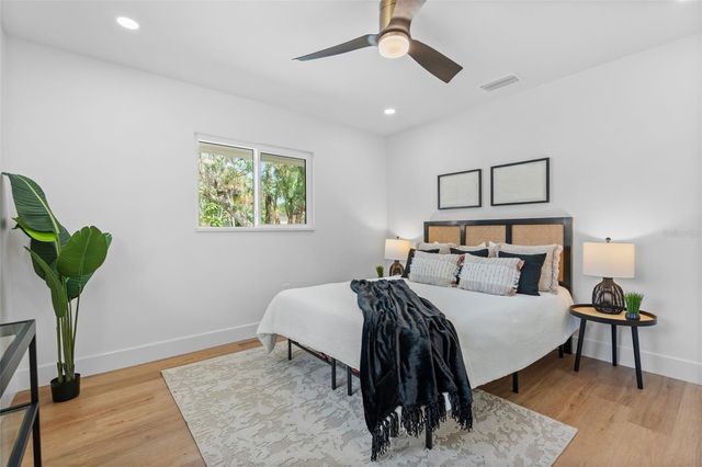 670 VENICE LANE, Sarasota, FL 34242