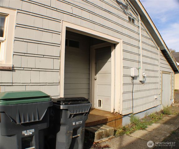 301 Eklund Avenue, Hoquiam, WA 98550