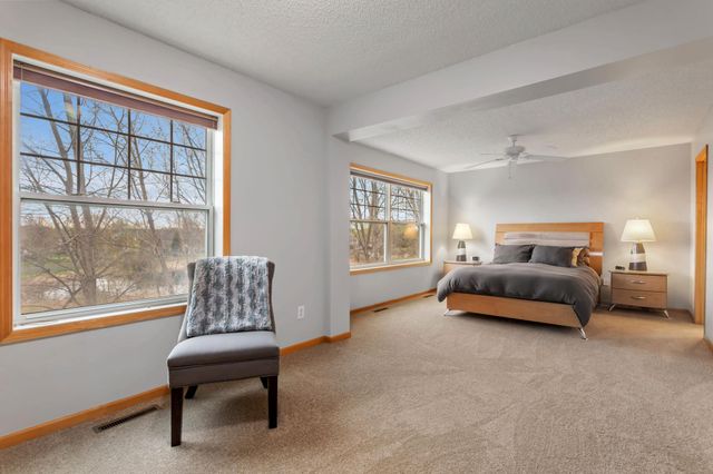 14633 Victor Hugo Boulevard N 4, Hugo, MN 55038