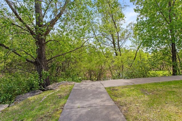 14633 Victor Hugo Boulevard N 4, Hugo, MN 55038
