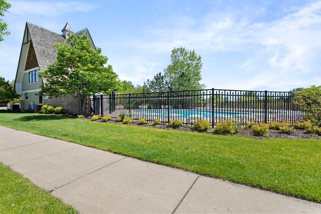 14633 Victor Hugo Boulevard N 4, Hugo, MN 55038