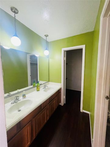 10103 Sageyork Drive, Houston, TX 77089