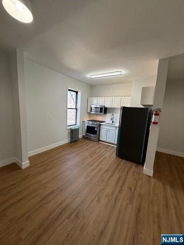 433 Lincoln B8, Orange, NJ 07050